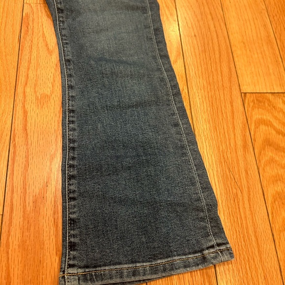 Loft Kick Crop Jean - Picture 6 of 9